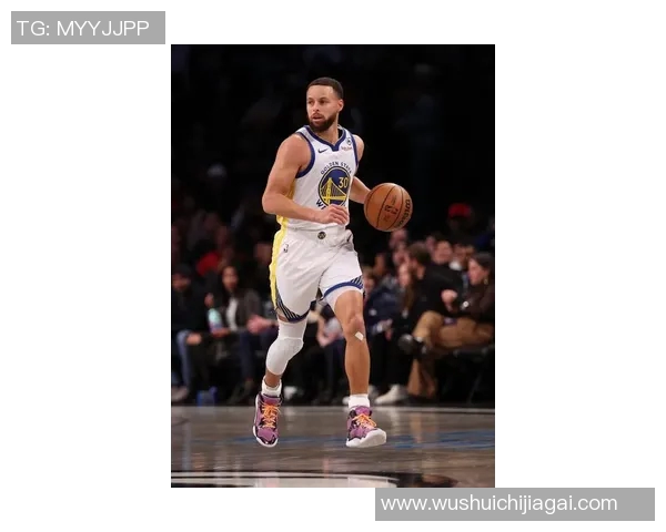 库里追逐的足球明星究竟是谁让球迷们热议不已 库里追逐的足球明星究竟是谁让球迷们热议不已