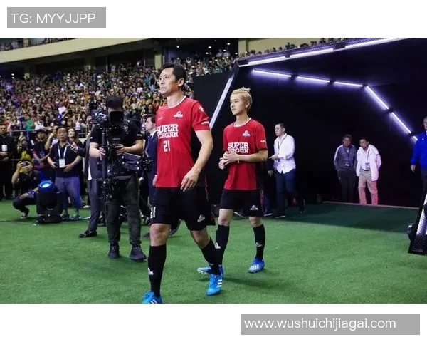 鹿晗携手足球明星共赴绿茵场展现激情与技巧的精彩对决 鹿晗携手足球明星共赴绿茵场展现激情与技巧的精彩对决