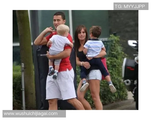 意大利足球明星的妻子们：她们的魅力与生活揭秘